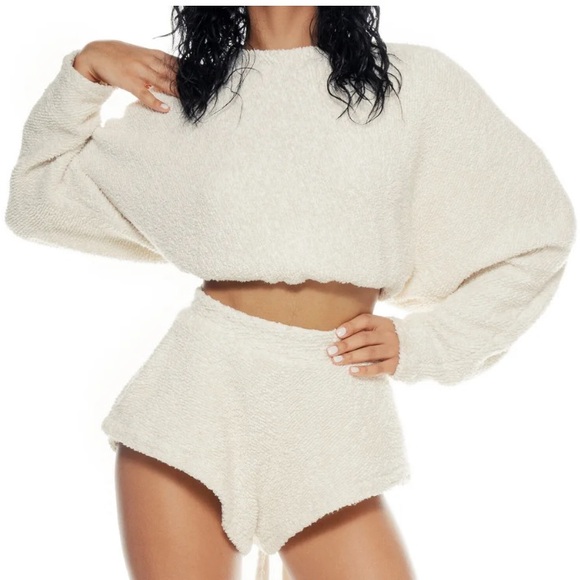 Cozy Cream Textured backless Sweater - Picture 1 of 7